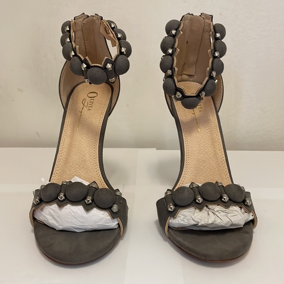 Olivia Ferragamo Gray Heels - Size 8.5 - Picture 3 of 3